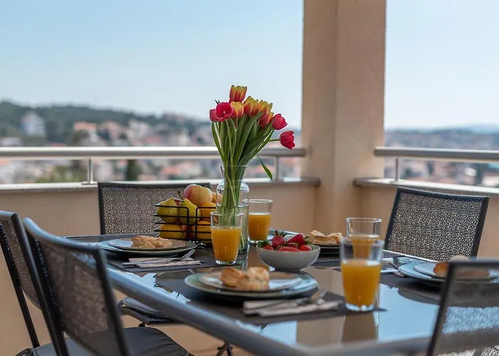 No. 8 Διαμέρισμα