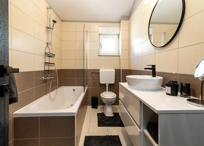 No. 8 * Τρογκίρ