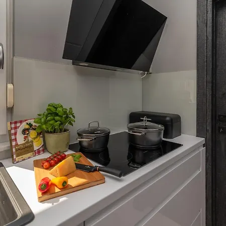 No. 8 Apartman