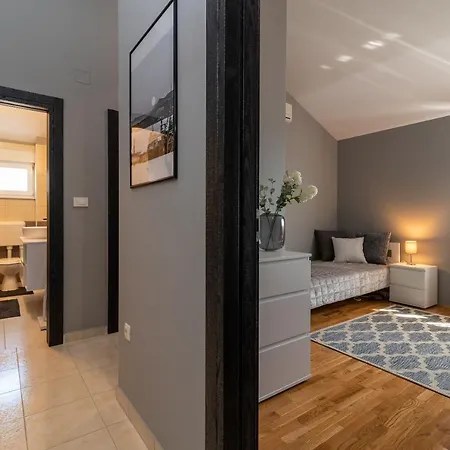 No. 8 Apartman *