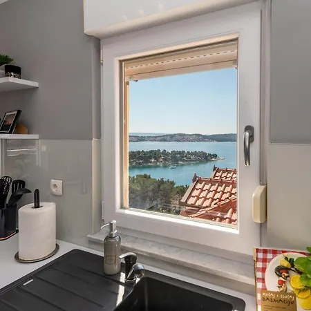 No. 8 Appartamento *