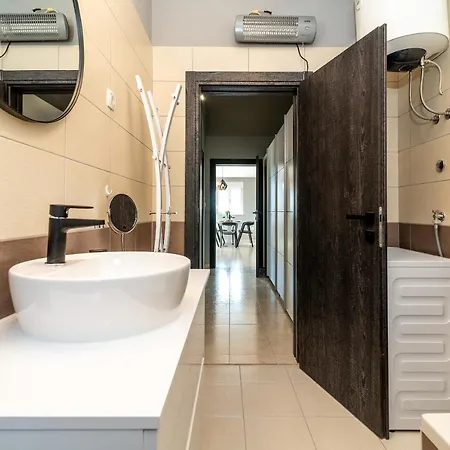 No. 8 Apartman
