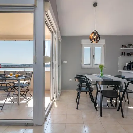 No. 8 Τρογκίρ